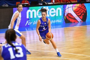 Elisa Pinzan in azione con la maglia della Nazionale Italiana